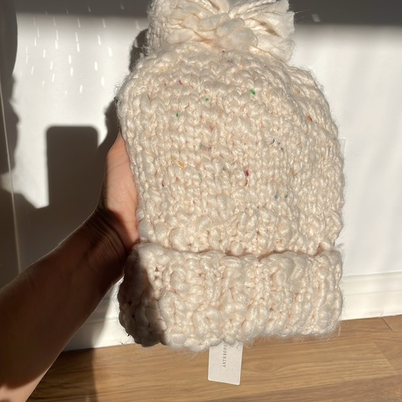 NWT! BRAND NEW!! Anthropologie Cream Knit Beanie w/GORGEOUS Pom ✨ - Picture 4 of 4